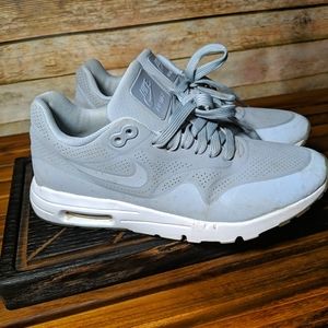 Nike Wmns Air Max 1 Ultra MoireArticle no. 704995-002Wolf Grey/Wolf... Size 6.5